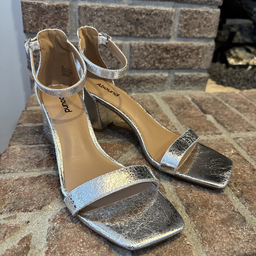 Abound Women's Finn Ankle Strap Sandal Silver Crinkle Metallic Block Heel Sz 9M